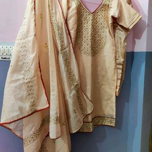 women kurta pant with duppata