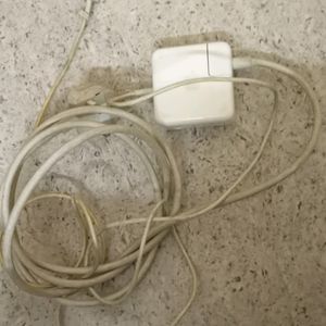 APPLE LAPTOP ORIGINAL CHARGER GOOD CONDITION