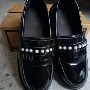 Upper Beads Detailed Black Loafers for Women