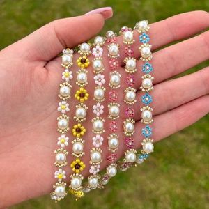 Beaded Flower Bracelet 🌼🌸