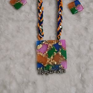 Resin Neckpiece With Earrings