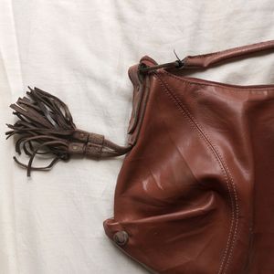 BROWN HAND BAG.