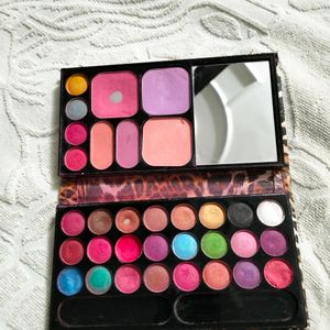 3 In 1 Eyeshadow Palette With Mirror