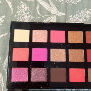 Swiss Beauty Winky 36 Color Eyeshadow Palette