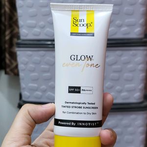 Sun Scoop Glow Even Tone Spf 50+ sunscreen