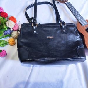 Black mochi Handbag