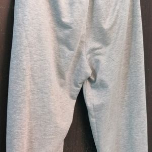 baggy sweatpants