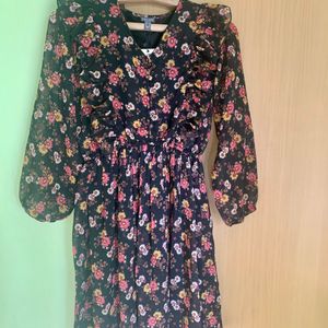 black floral print dress perfect for the evening