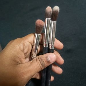 8 Makeup Brushes