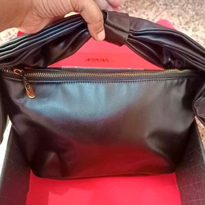 PREMIUM QUALITY MYGLAMM BOWBAG/ HANGBAG