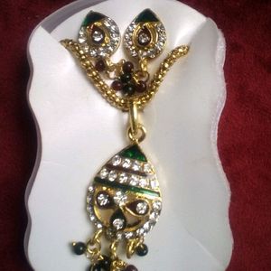 Chain With Pandel And Earing