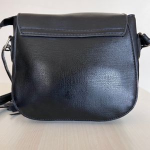 BLACK BEAUTY Flap Sling bag