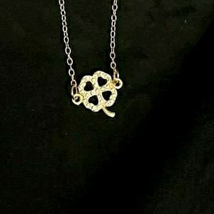 Clover leaf choker necklace