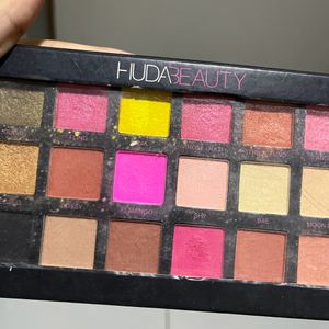 Made In Italy Huda Beauty Eye Shadow