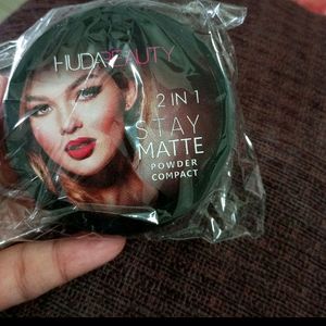 Huda Beauty Face Powder -2 In One