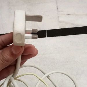 APPLE NEW AND ORIGINAL LAPTOP CHARGER