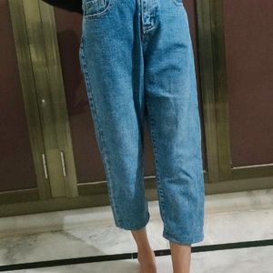 Trendy Cropped Jeans!!