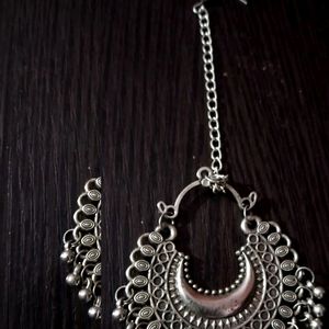 TRENDY GIRLISH SILVER OXIDISED MANG TIKKA