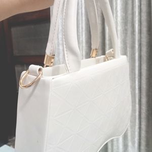 Beautiful White Handbag 🤍