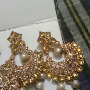 To Sat Earrings 1tika