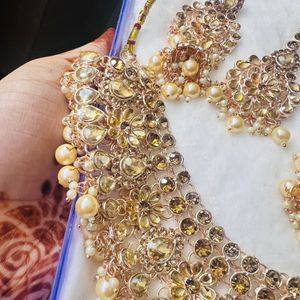 Kundan Set  With Earrings And Tika