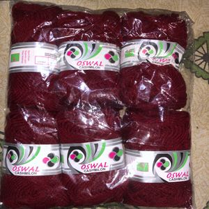 Oswal ऊन Color Is Maroon