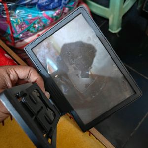 Mobile Magnifying Screen