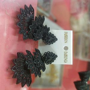 Black trendy earrings 🖤🔥