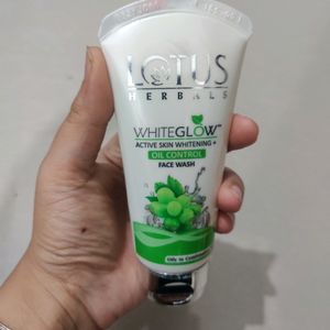 Lotus Herbals White Glow Skin Whitening Face Wash