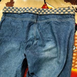 Good Condition Jeans Festival Price 200