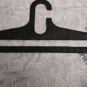 6 Pieces  Of Cloth Hanger Black