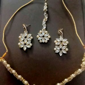 Jewellery Set Along With Maangtika And Earrings