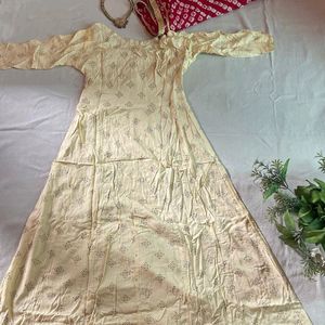 Off White Anarkali Kurti With Red Dupatta