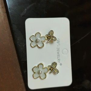 Korean Studded Beautiful Flower Earring