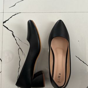 Black matte block pump heels