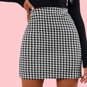 Stylish Polyester Mini Skirt for Women(17Inch)