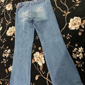 Lightly Washed Distress Jeans!!😍