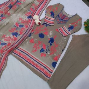 Pakistani Lawn Suit Set