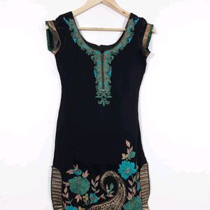 Women Black & Green Embroidery Selwar Set