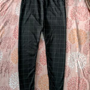 Black Jegging (Checkered)