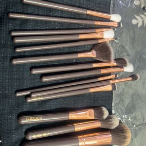 Makeup Brushes Wuth Kit