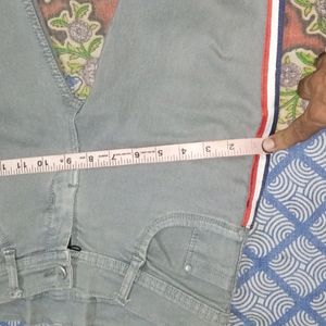 Girl wear good Condition Jeans