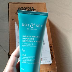 Dot & Key Barrier+ Hydrating Gentle Facewash