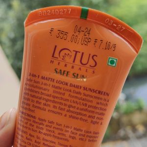 Lotus Sunscreen 3-in-1 Matte