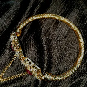 Golden Bracelate