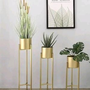 Set Of 3 Light Weight Metal Pots For Decor