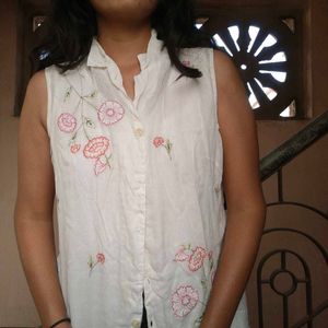 WHITE COLOUR SLEEVELESS SHIRT