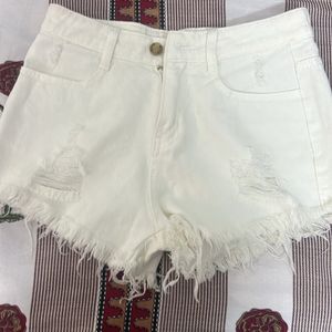 Creamy White Shorts 🩳