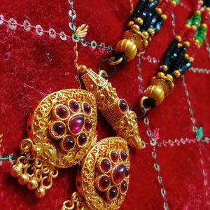 Golden Mangalsutra With Crystal Pot