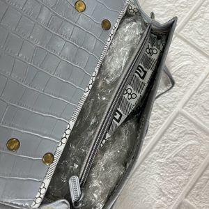 Grey croco pattern handbag/slingbag